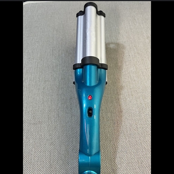 Waver - Picture 3 of 4